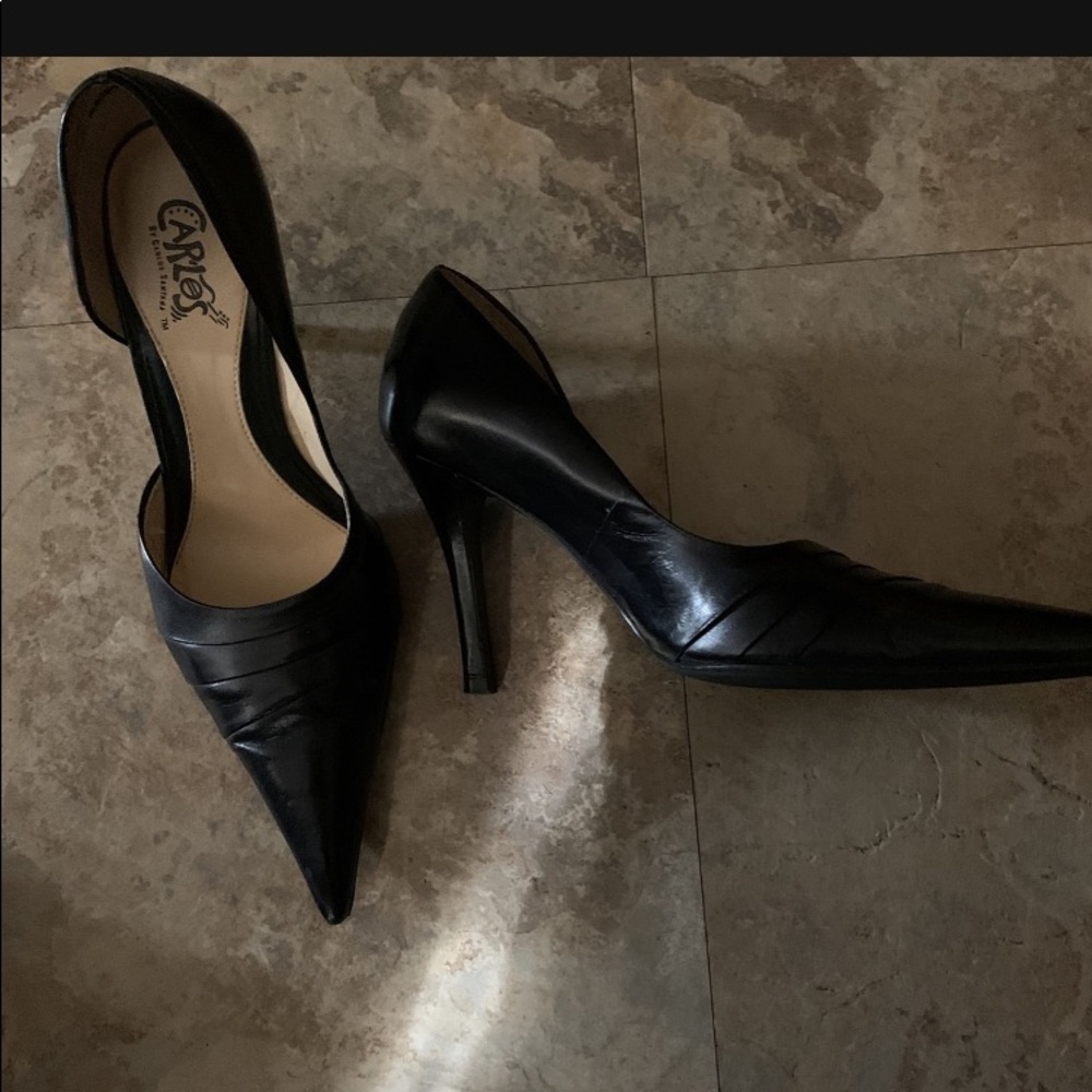 Kitten heels pointed toe black pumps